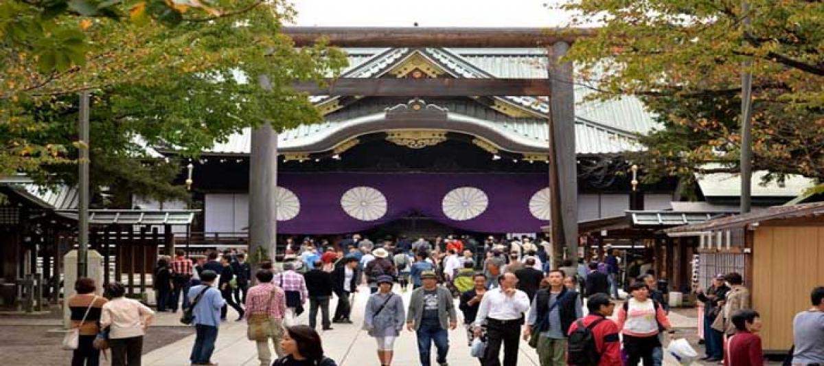 Top Japanese Ministers Visit Yasukuni War Shrine